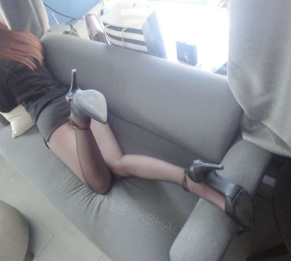 一边亲胸一边摸一边揉_剧情片BD在线观看